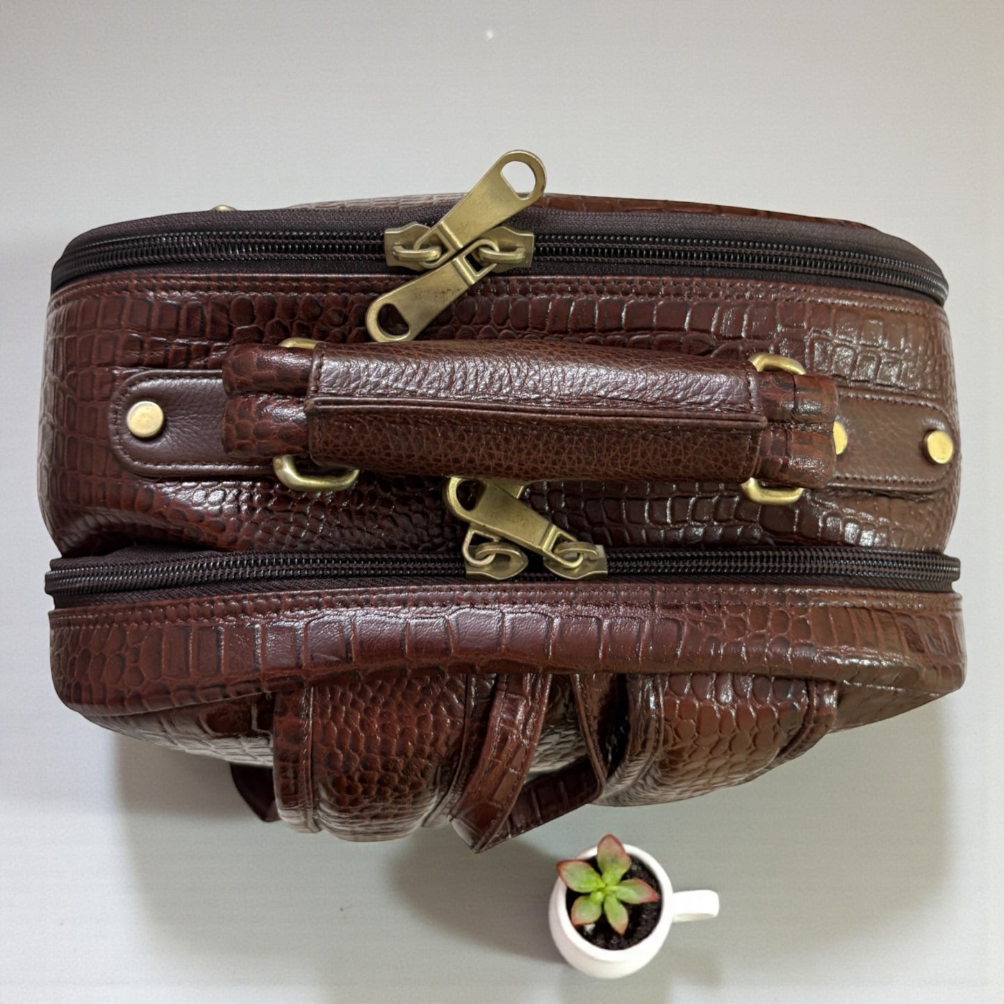 Luxury Crocodile Pattern Leather Backpack, 37x30x12 cm, Multiple Compartments, Brass Hardware (Brown)