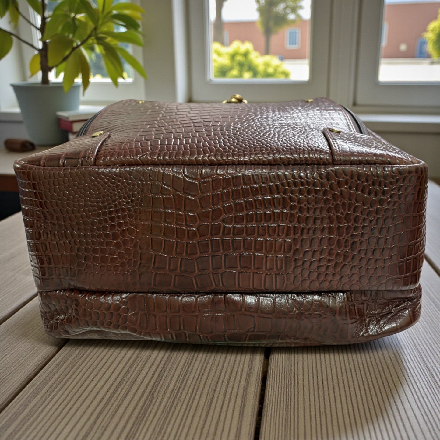 Luxury Crocodile Pattern Leather Backpack, 37x30x12 cm, Multiple Compartments, Brass Hardware (Brown)