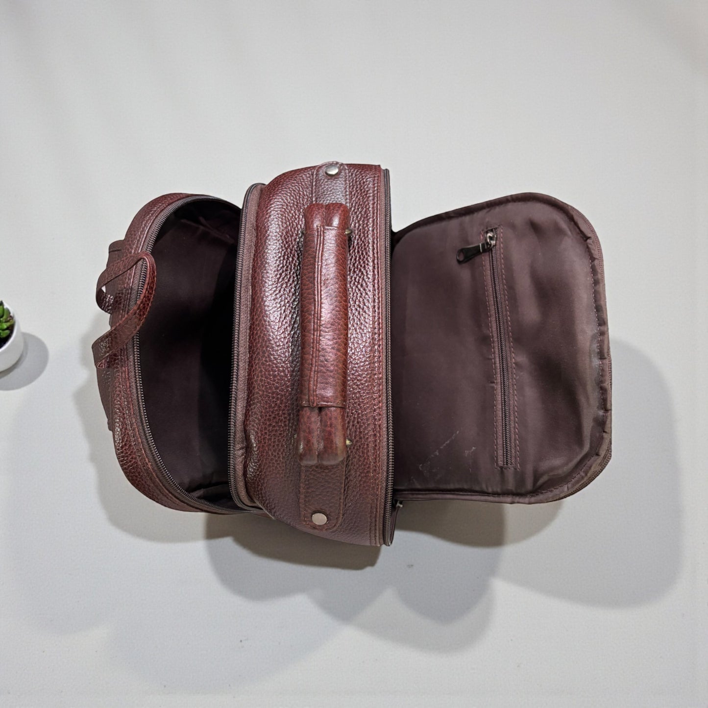 Men’s Genuine Leather Backpack with Laptop Compartment | Contrast Stitching & Brass Hardware | Multiple Organizer Pockets | Office, Travel & Business Use | Stylish Daypack (Brown)