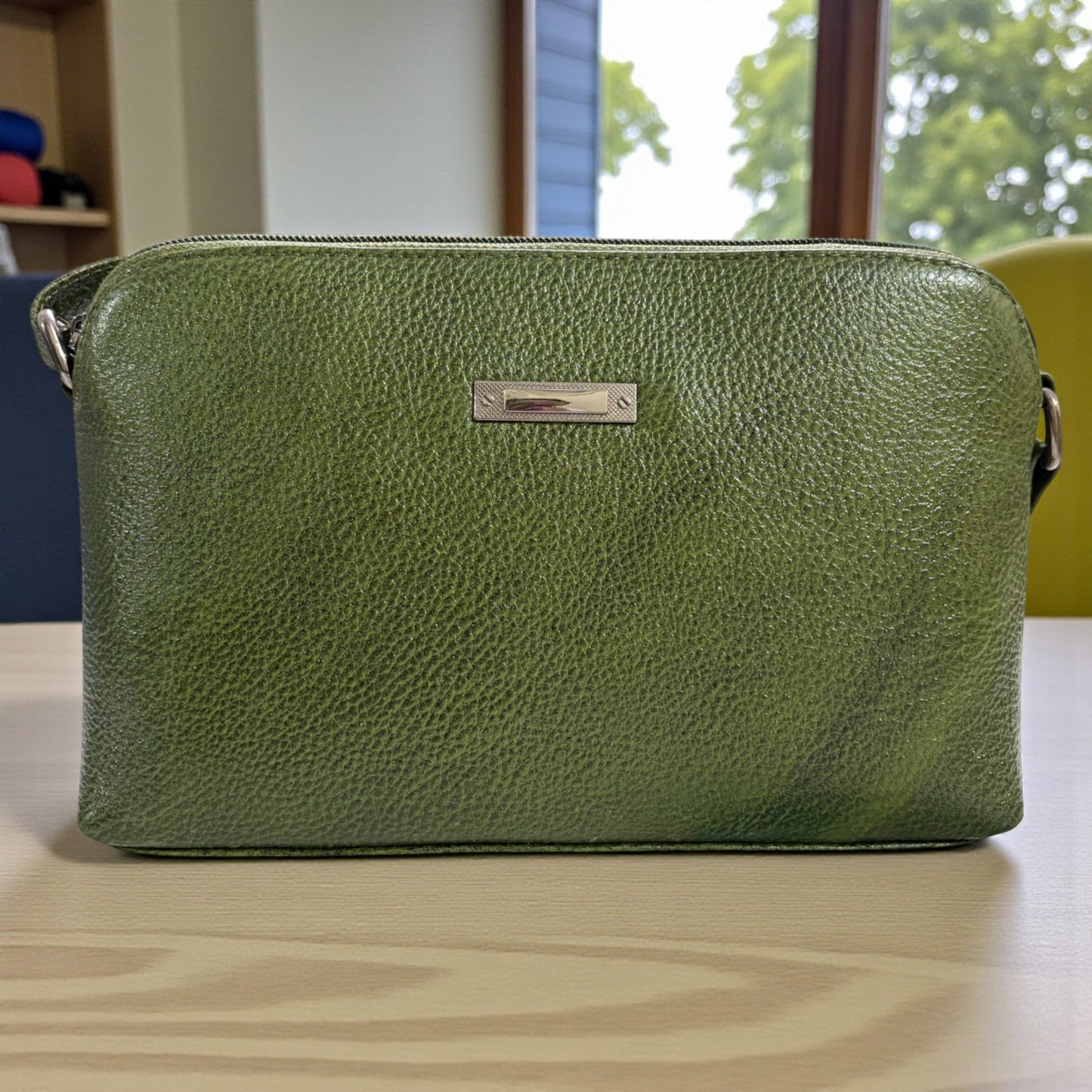 Leather Crossbody Bag, Olive Green, Multiple Compartments, Adjustable Strap (Olive Green)